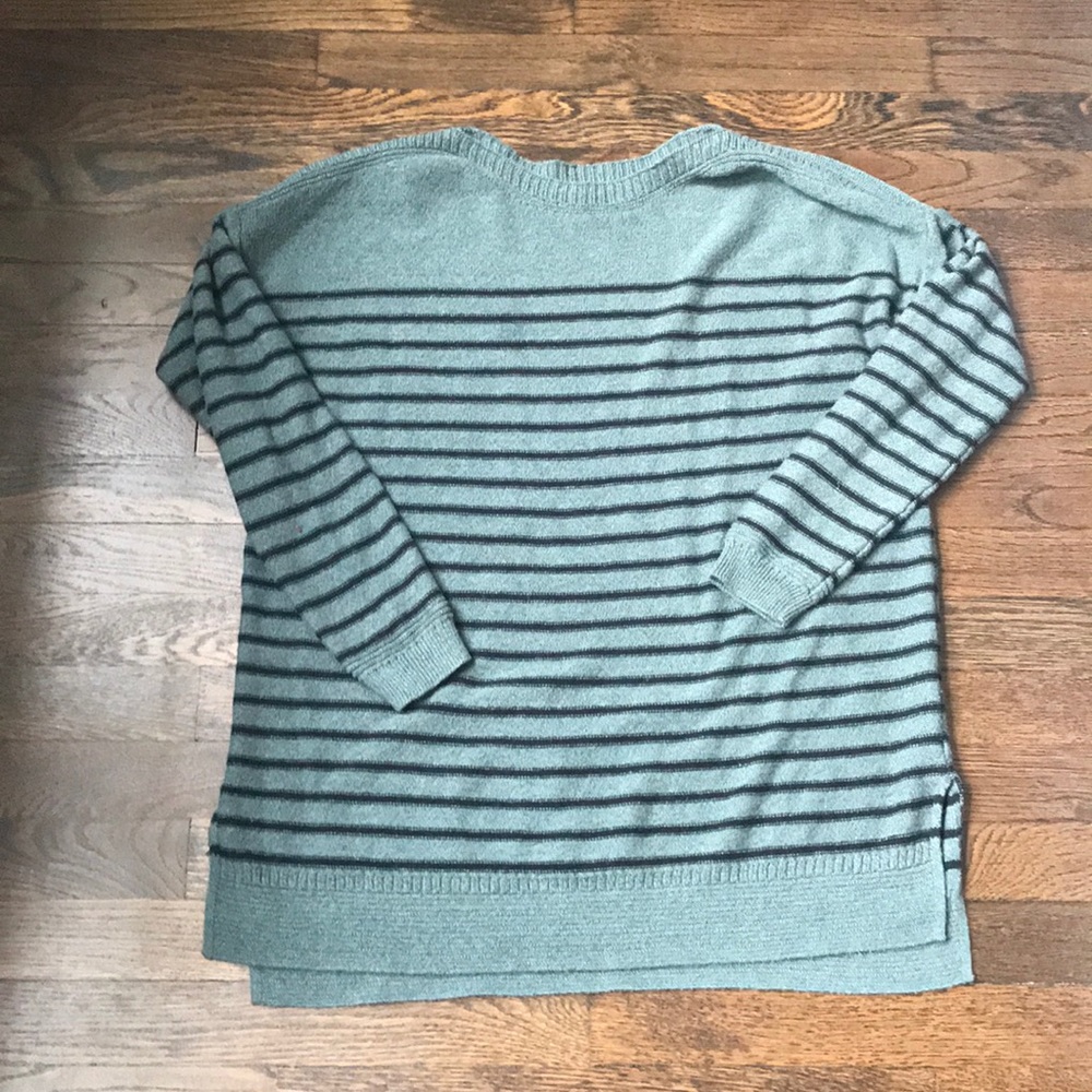 Lightweight sweater